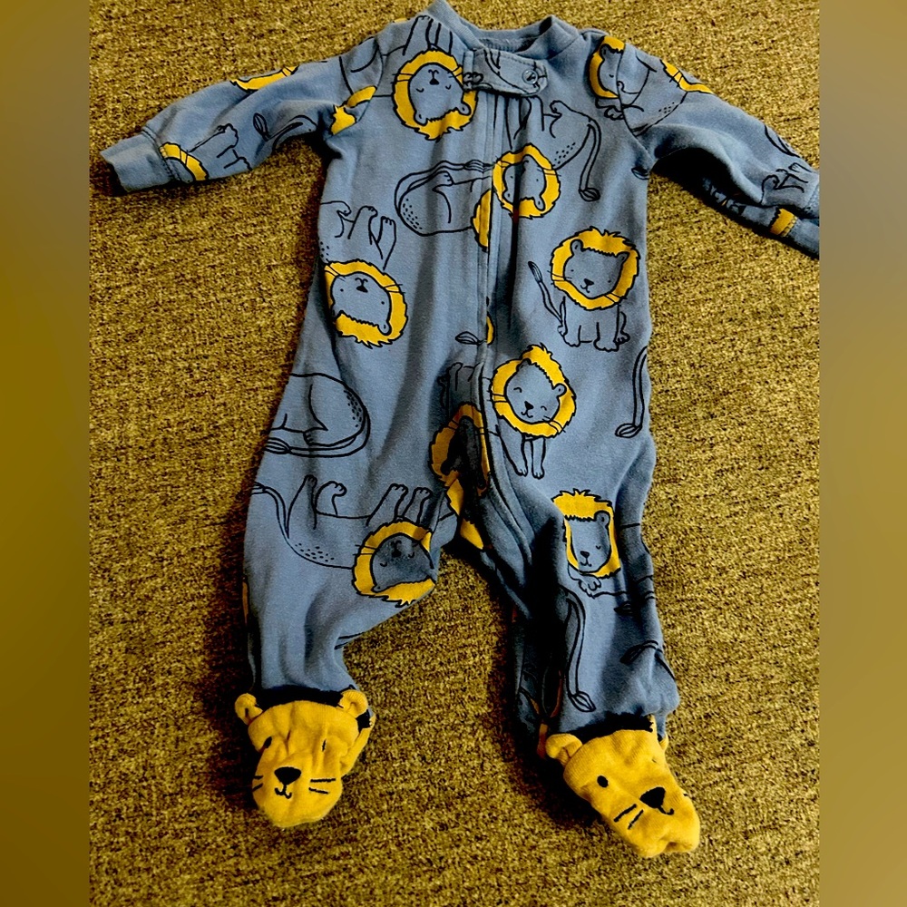 🌺 Blue and Yellow Lion Print Kids One Piece sleeper bodysuit footie. Size 3 mnth